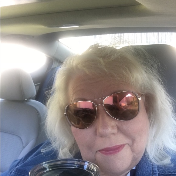 Meet the Posher Other - Meet your Posher, Patricia Meet the Posher Other - Meet your Posher, Patricia
